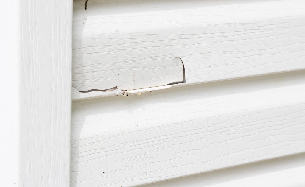 When to replace your siding in Greenville, SC: when it's cracked